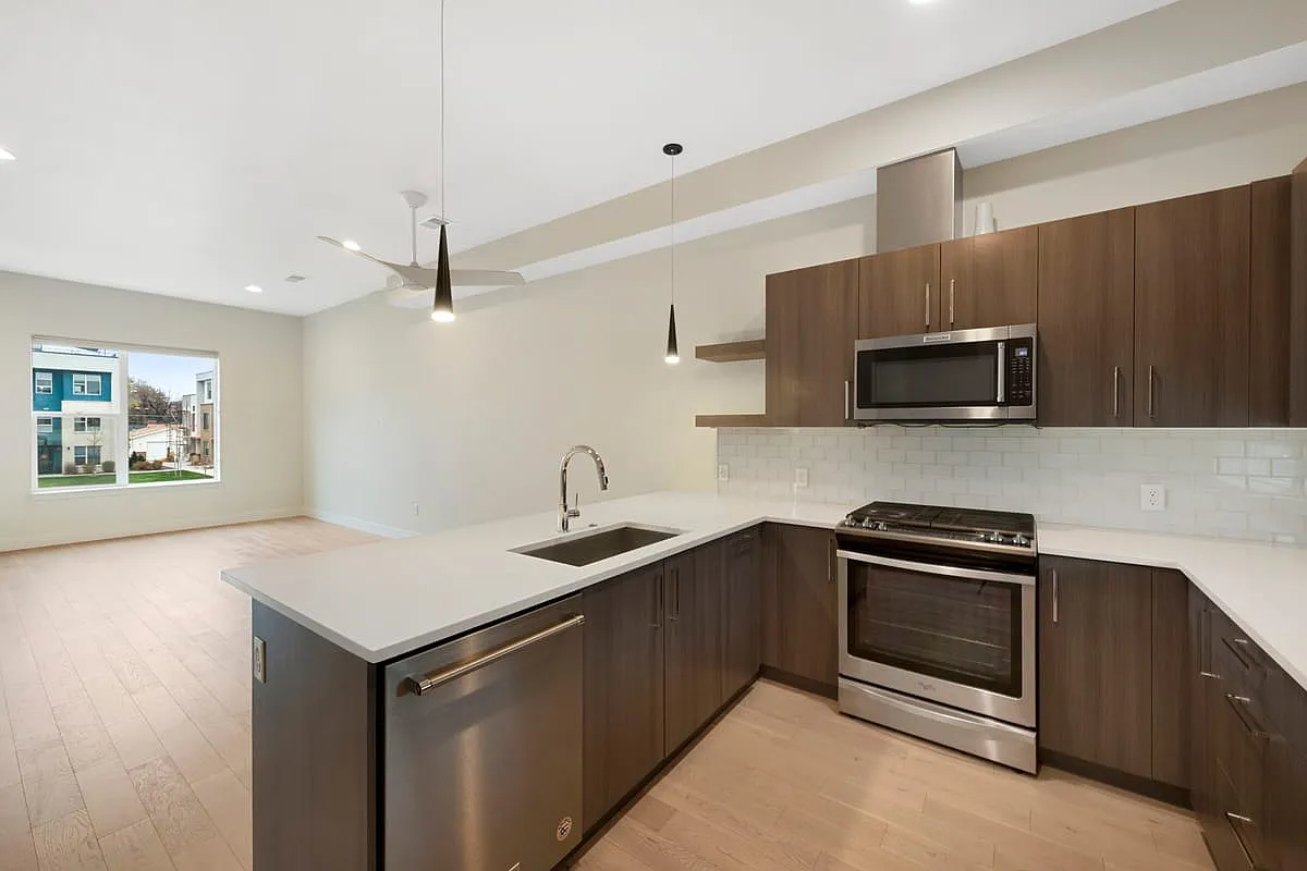 3 bed, 1636 sqft, $3,000 — Photo 1