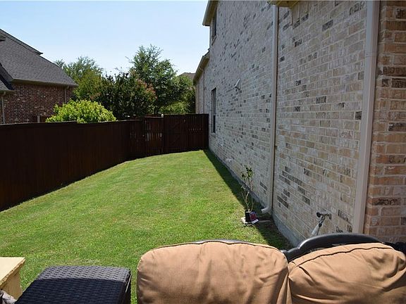 4th image of 1000 Thornberry Dr
