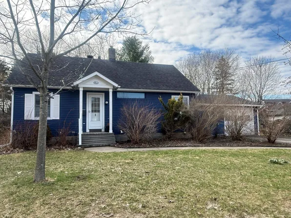 1 Mildon Rd, Canton, NY 13617