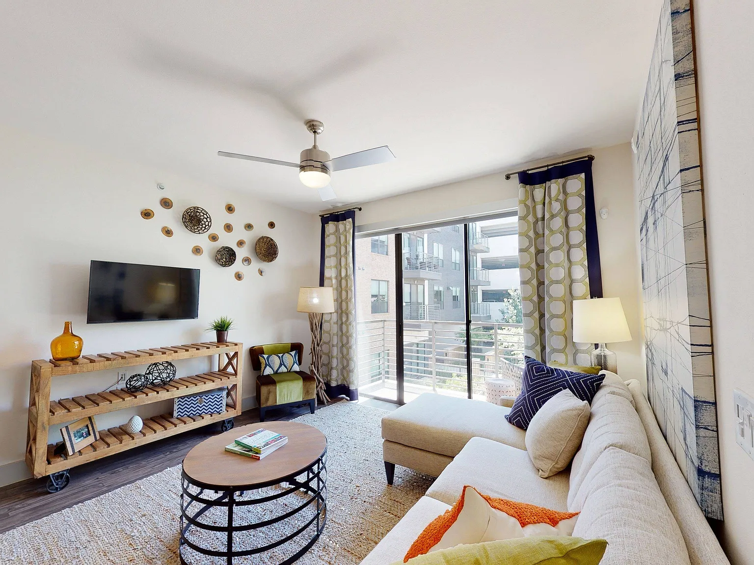 Eleven10 at Farmers Market Apartments — Photo 2
