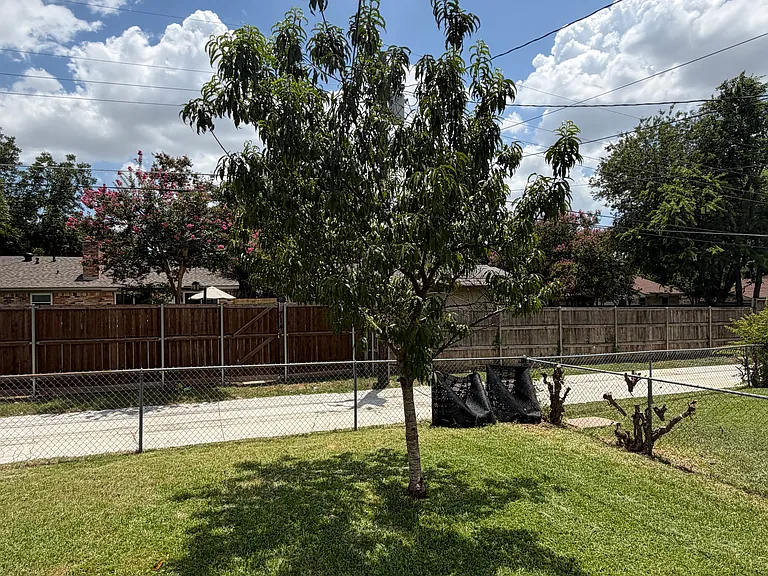 715 Kindred Ln — Photo 34
