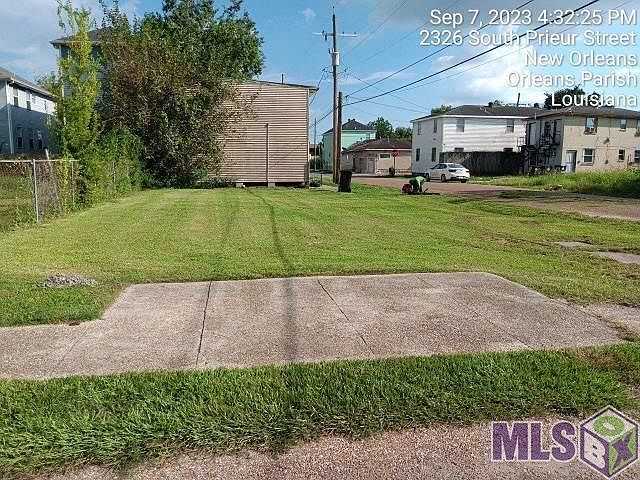 1st image of 2338 Seminole Ln