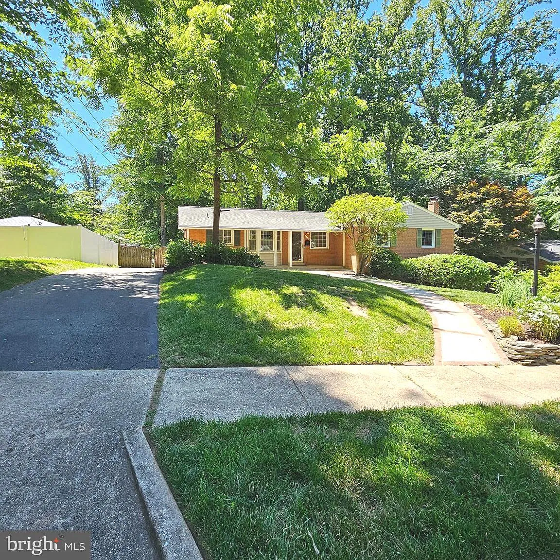 4 bed, 2.5 bath, 2030 sqft, $4,000 — Photo 1