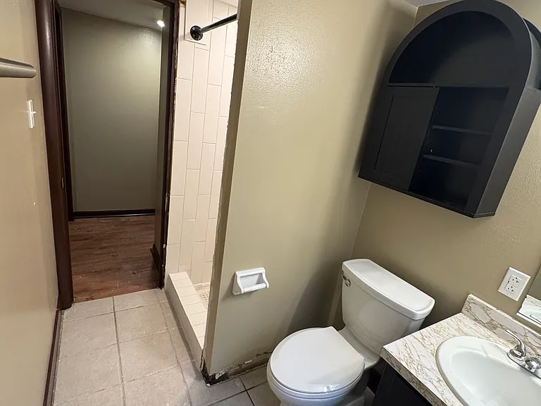 508 W Briarwood Ln — Photo 2