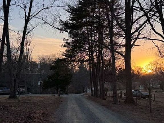 Exterior Neighborhood (street photo)