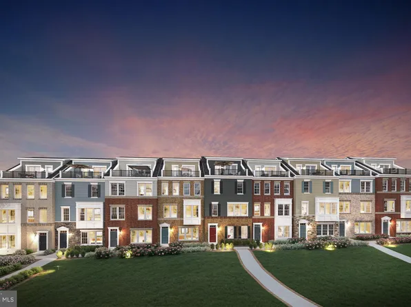 3944 Oak St, Fairfax, VA 22030