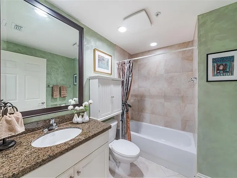 5068 Annunciation Cir #4210 — Photo 17