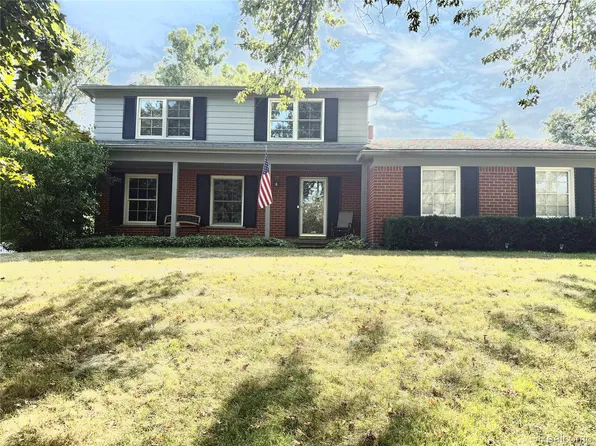 2570 Aspen Ln, Bloomfield Hills, MI 48302