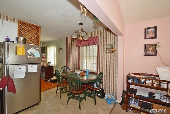 5th image of 54 Dart St