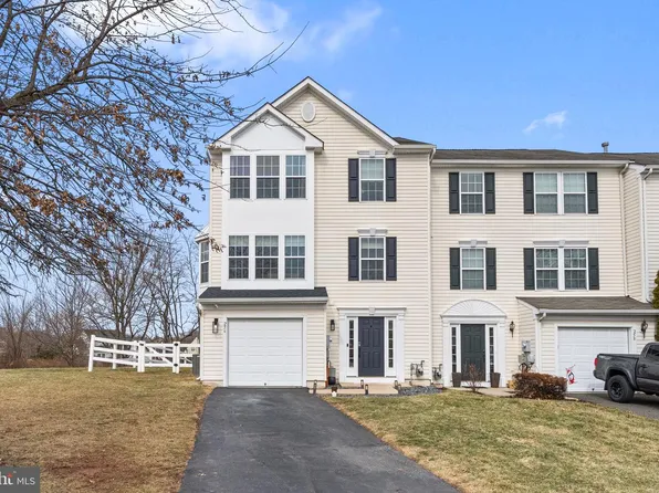 256 S Savanna Dr, Pottstown, PA 19465