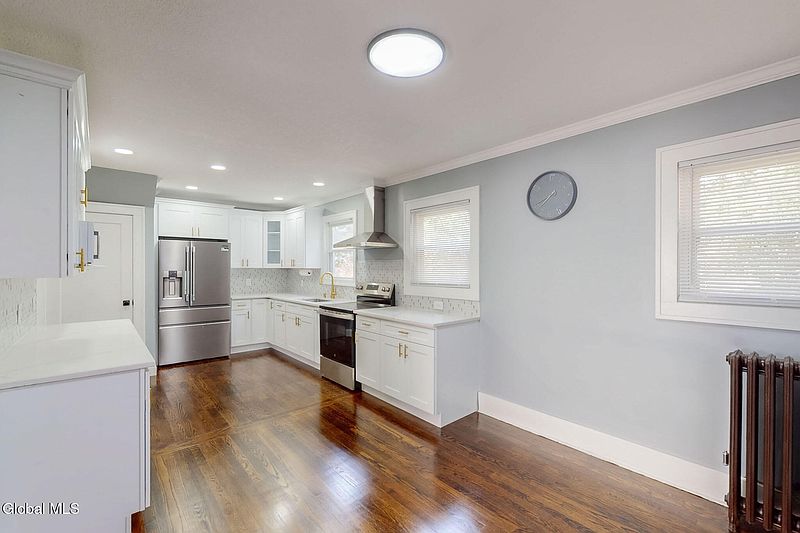 3rd image of 119 Western Parkway