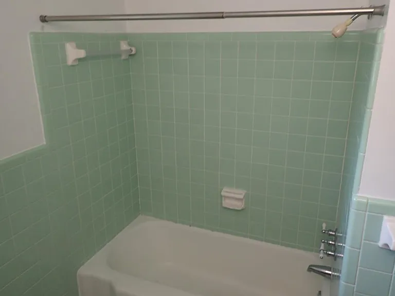 Hall Tub/Shower