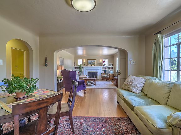 3rd image of 623 Carlisle Blvd SE