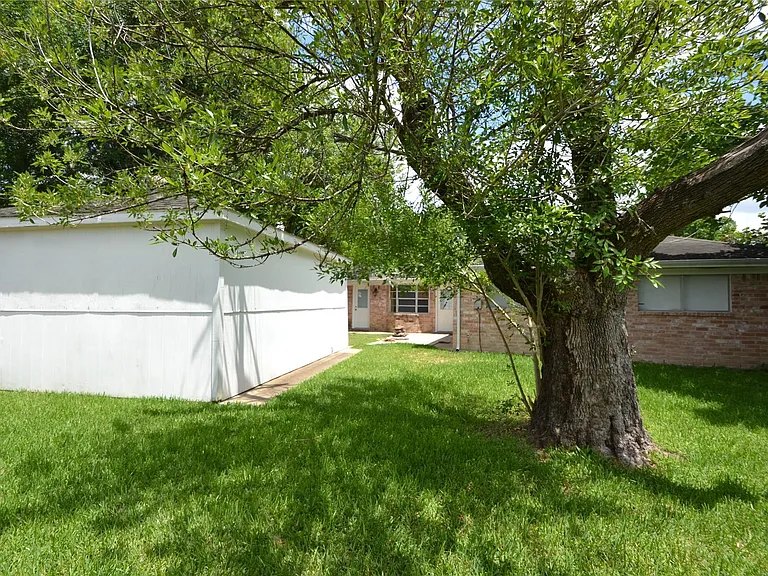 12711 Westleigh Dr — Photo 40