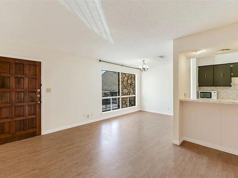 500 E Riverside Dr #216 — Photo 3