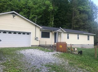122 Log Town Rd, Ansted, WV 25812
