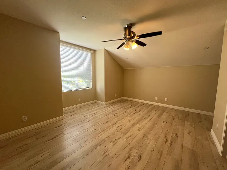 15907 Fountain Ln — Photo 23