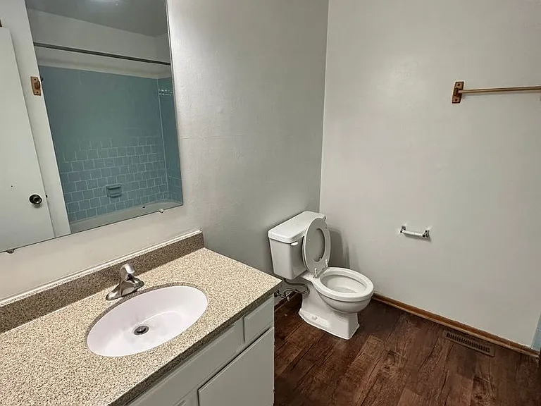 2321 W Sumner St — Photo 8