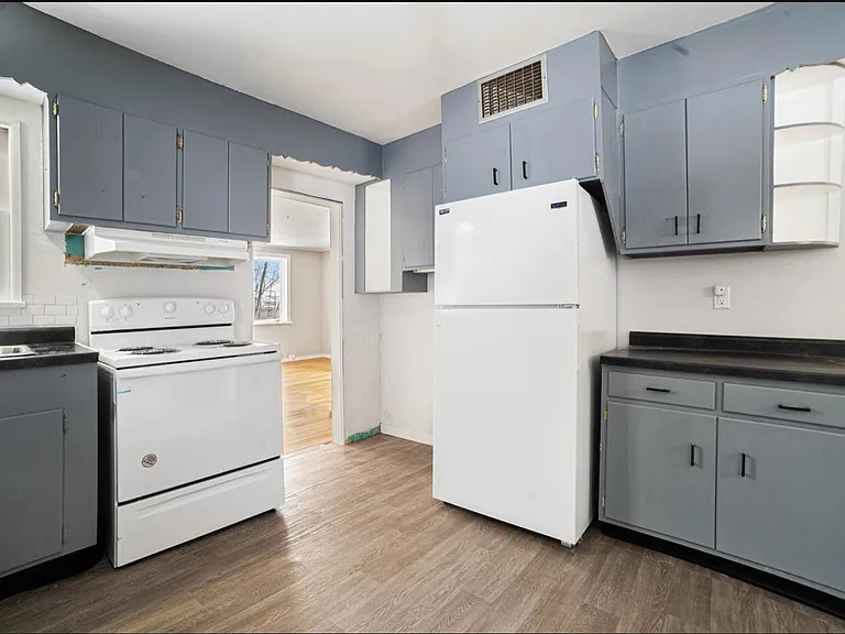 529 W 3rd St — Photo 5