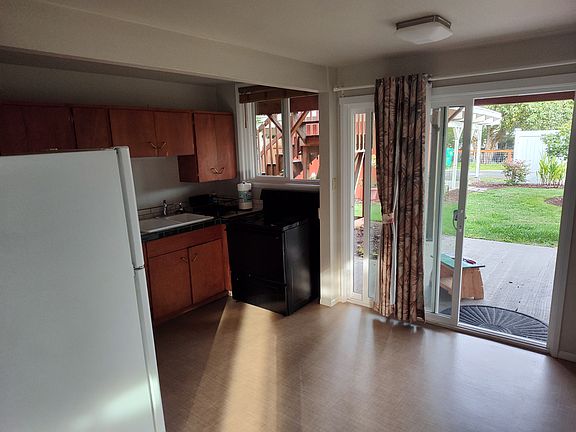 4th image of 128 Rogers St NW #1/2