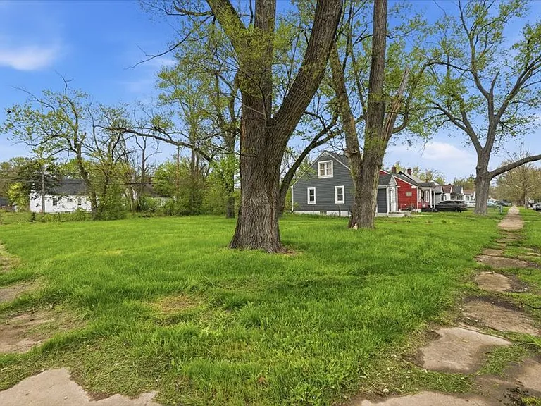 19417 Glastonbury Rd — Photo 24