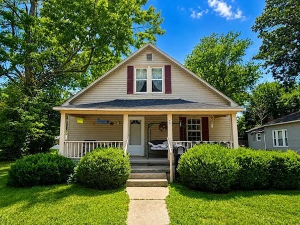 407 N Madison St, West Frankfort, IL 62896