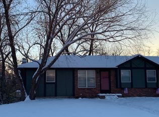 808 Dondee Dr, Manhattan, KS 66502