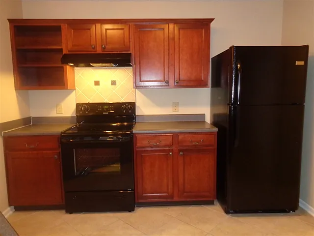 2136 Olympia Dr — Photo 2