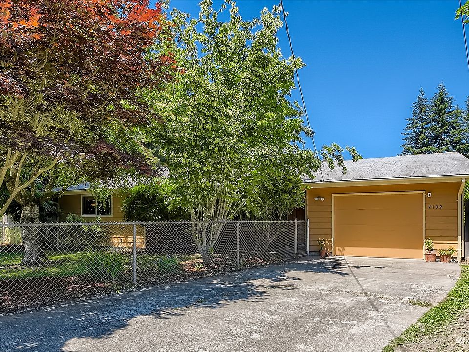 This lovely home is just waiting for you to call it home!>