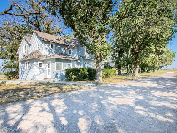 7821 NW 12th St, Newton, KS 67114