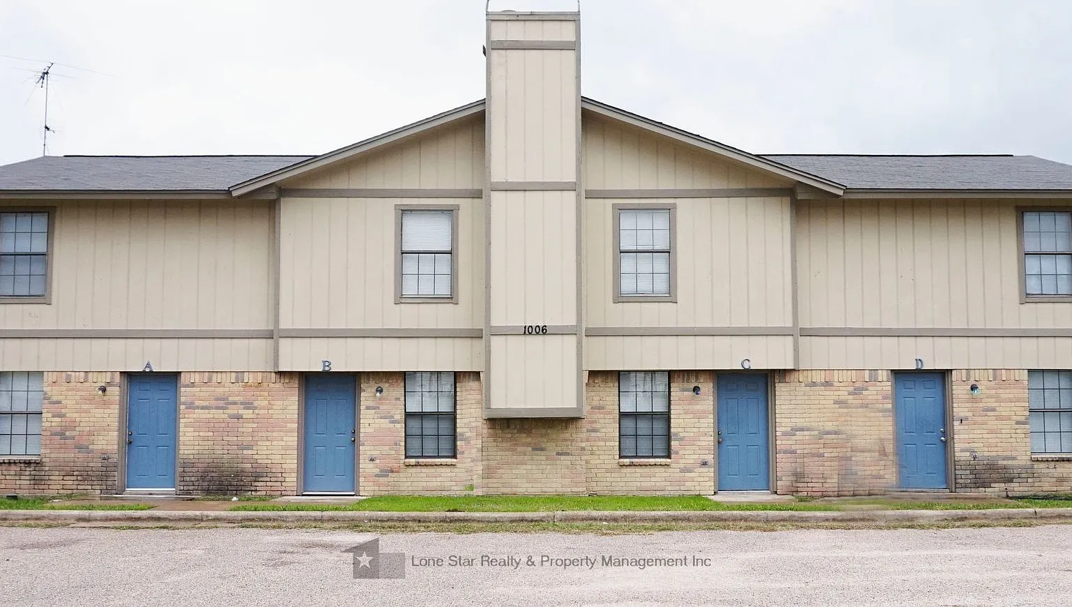1006 Eastside Dr — Photo 2