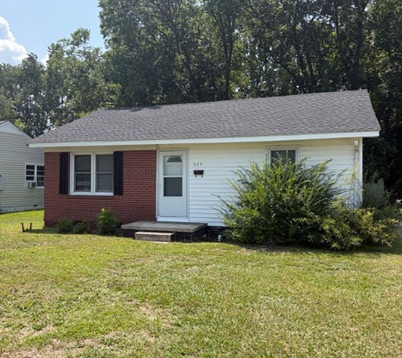 1st image of 609 Marcella Dr