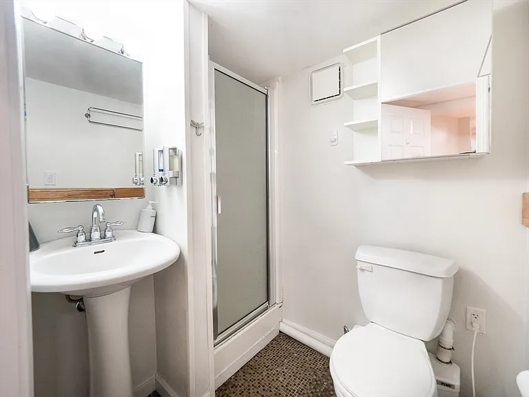 12 Adella Pl — Photo 40