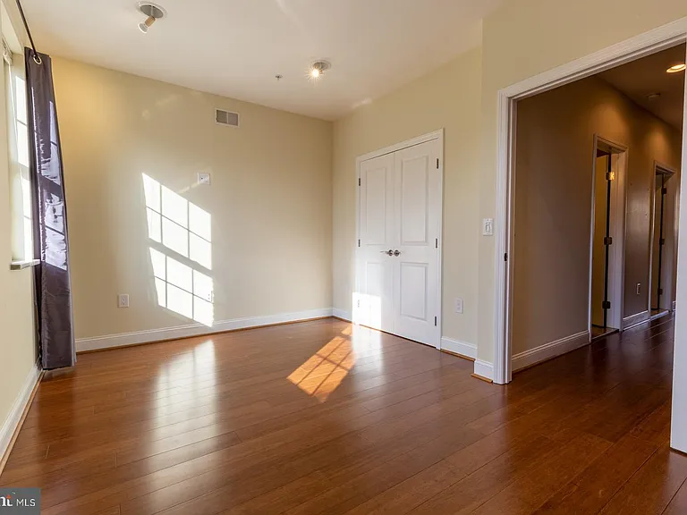 235 W Jefferson St — Photo 19