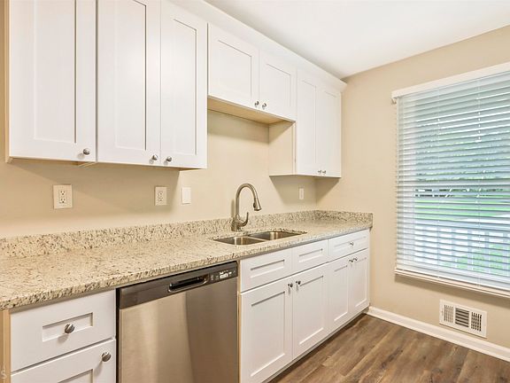 4th image of 4460 Kim St