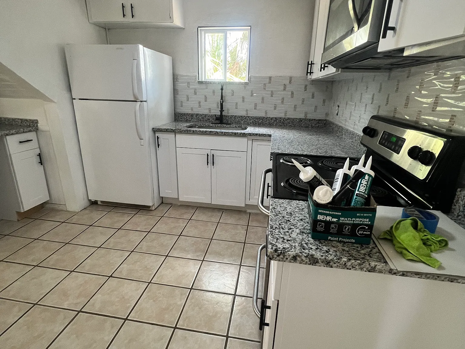 604 Hart St — Photo 2