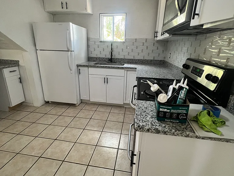 604 Hart St #A — Photo 1