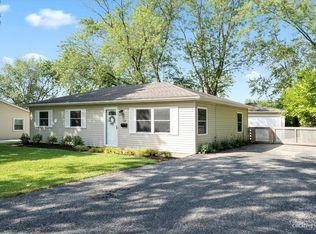 216 W Arrowhead St, North Aurora, IL 60542