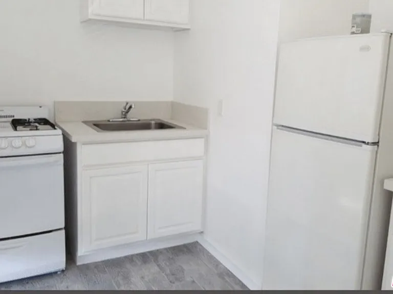 8360 Blackburn Ave #4 — Photo 8