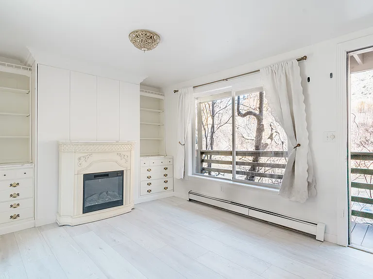 102 Waterview Dr — Photo 9