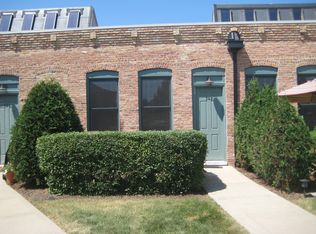 342 Hutchins Ct, Woodstock, IL 60098