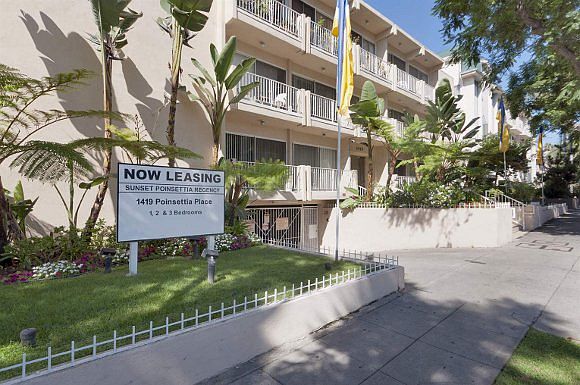 2nd image of 1419 N Poinsettia Pl APT 302