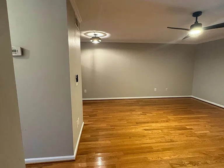 1232 Camelot Ct NE — Photo 4