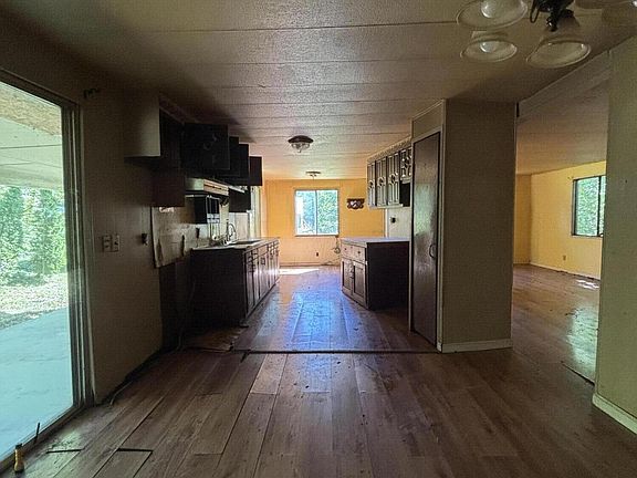 3rd image of 1604 Lamar St