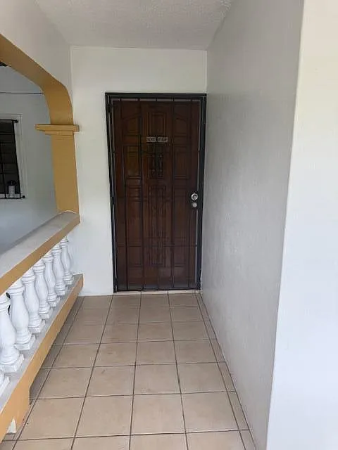 3 bed, 1600 sqft, $2,100 — Photo 2