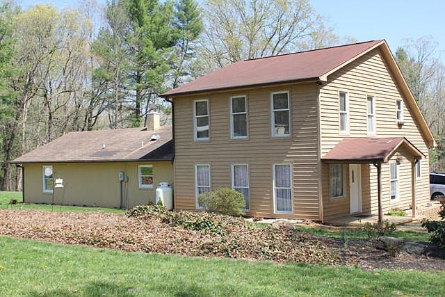 1st image of 130 Brookfield Ln