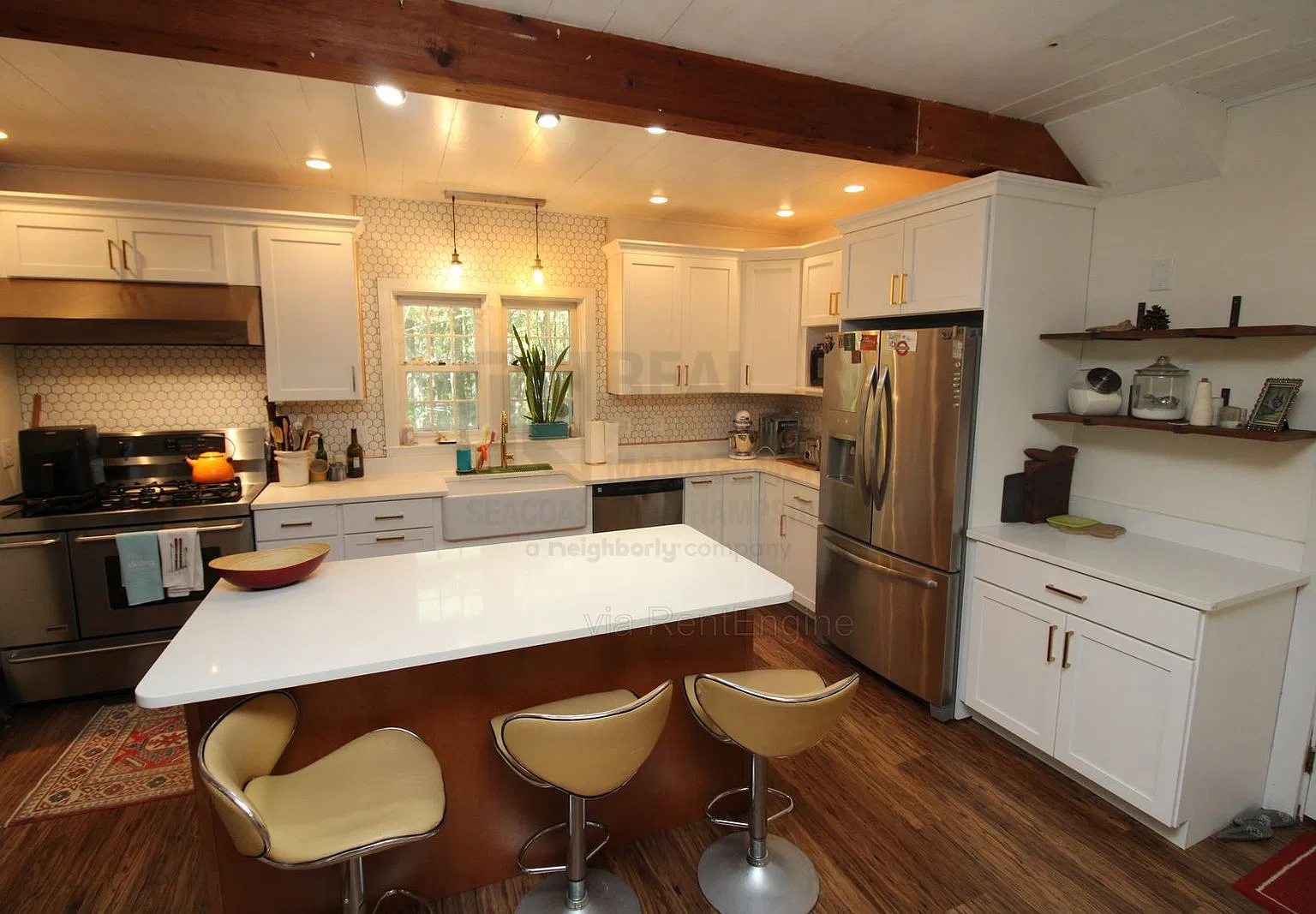 3 bed, 2.0 bath, 2800 sqft, $3,000 — Photo 2