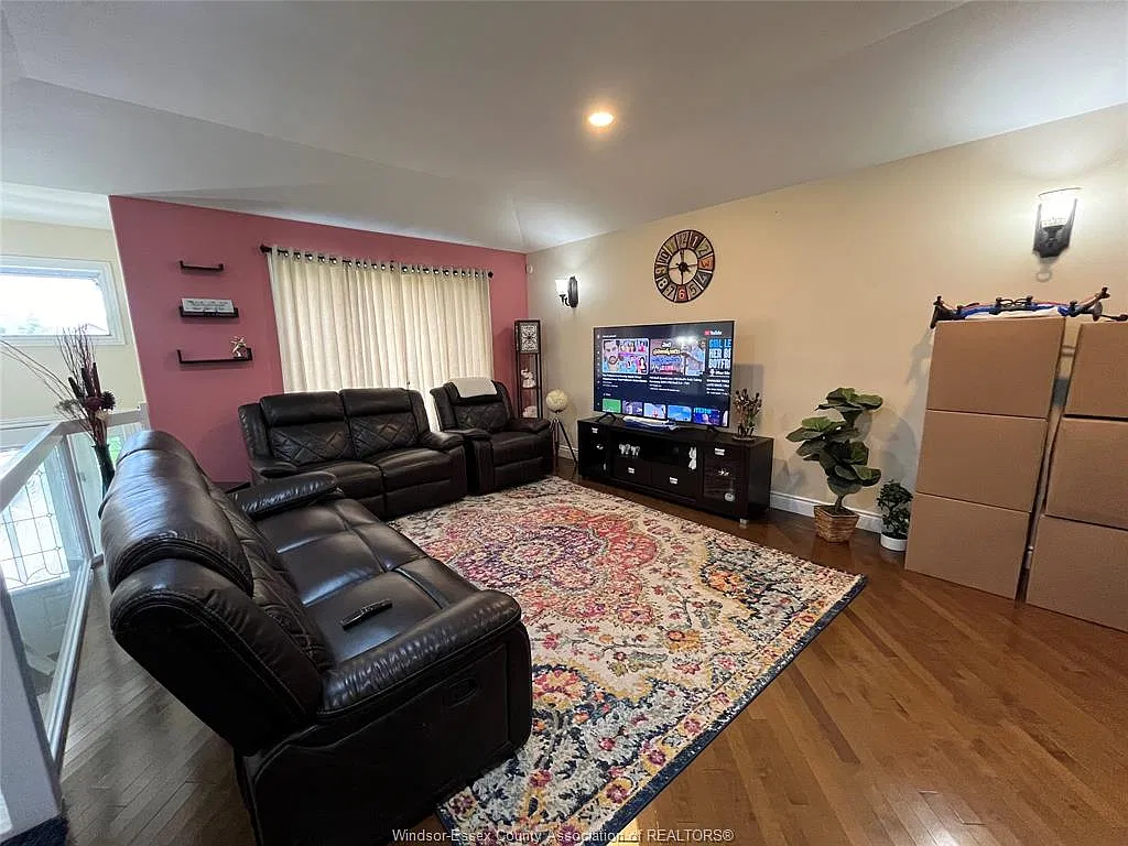 3 bed, $2,300 — Photo 3