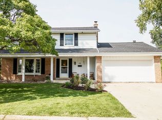 5090 Saxony Ln, Greendale, WI 53129