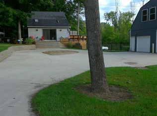 10226 Peck Rd, Greenville, MI 48838